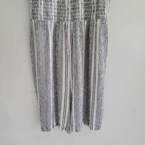 small romper - Picture 3 of 11